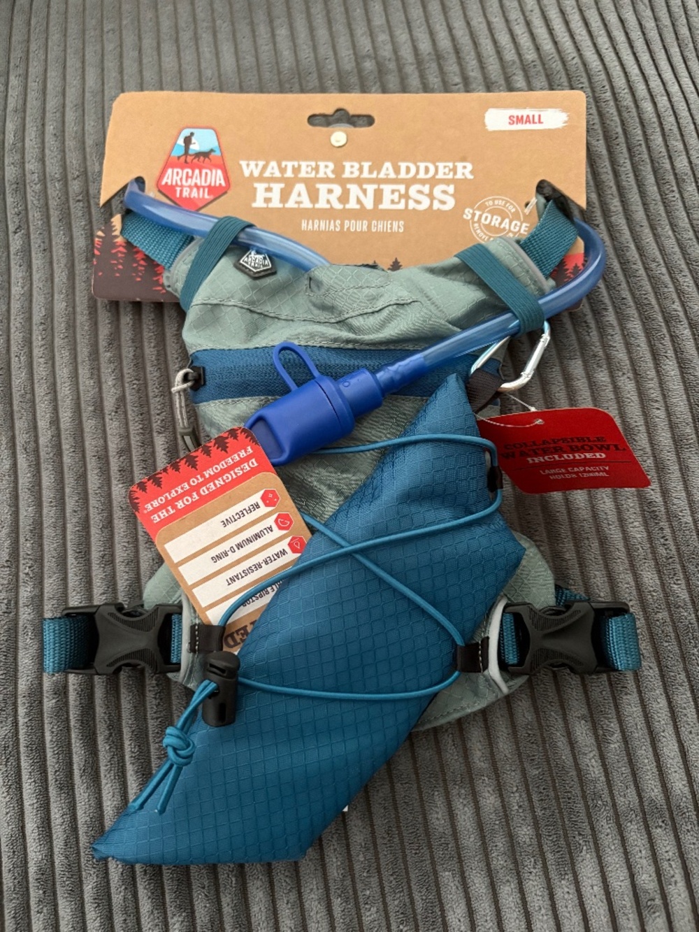 New, Acadia Trail water bladder harness outdoor dog gear